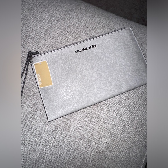 NWT Michael Kors Jet Set Large Zipped Leather MK Clutch Wristlet Wallet - Picture 1 of 10